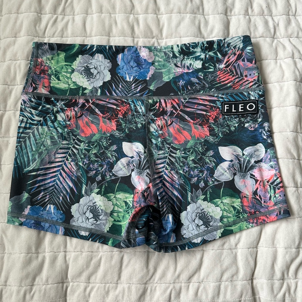 Fleo PHR shorts, tropical flower